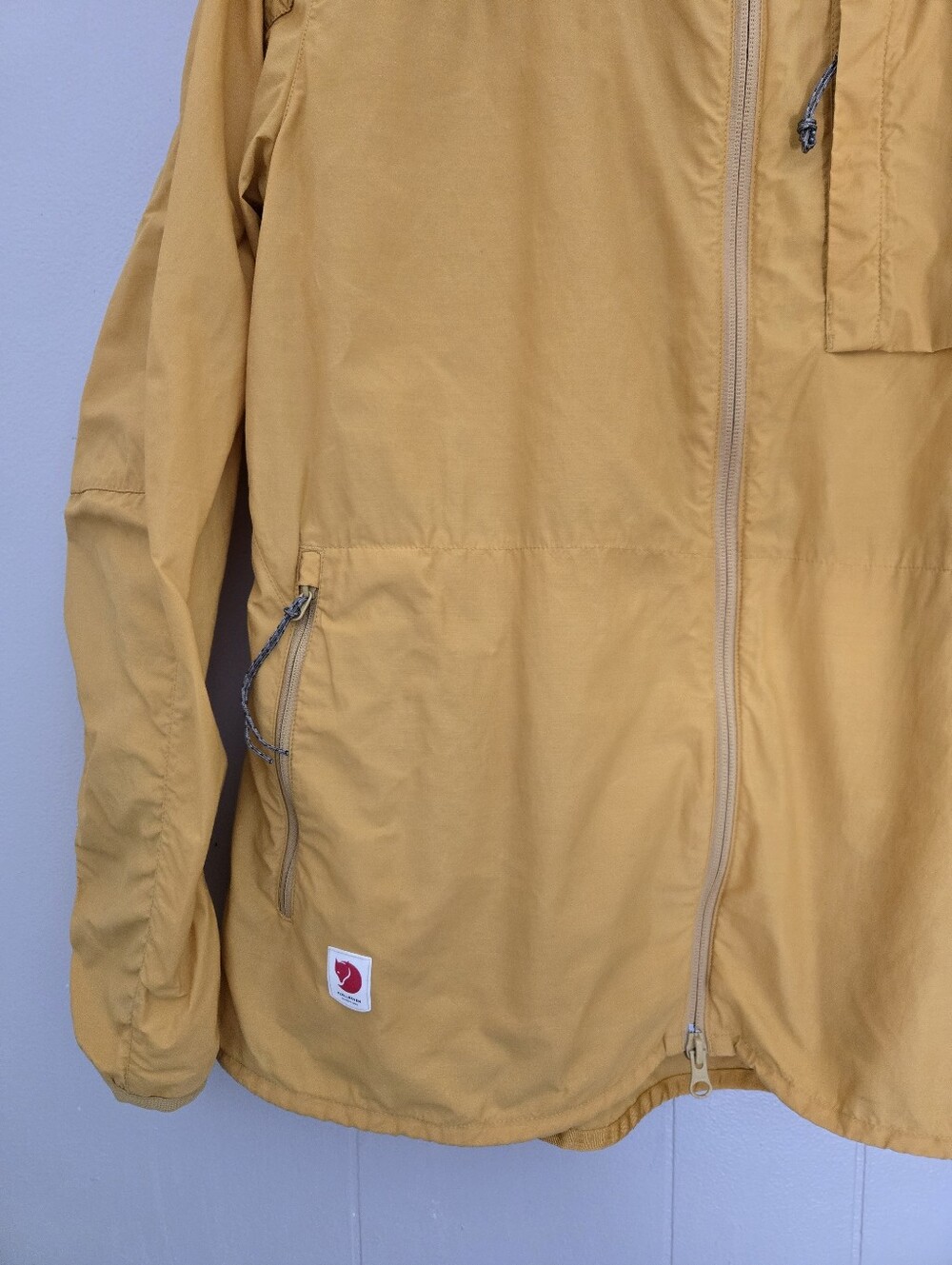 Fjallraven High Coast Wind Jacket Yellow Hooded Windbreaker Lightweight M - Picture 3 of 13